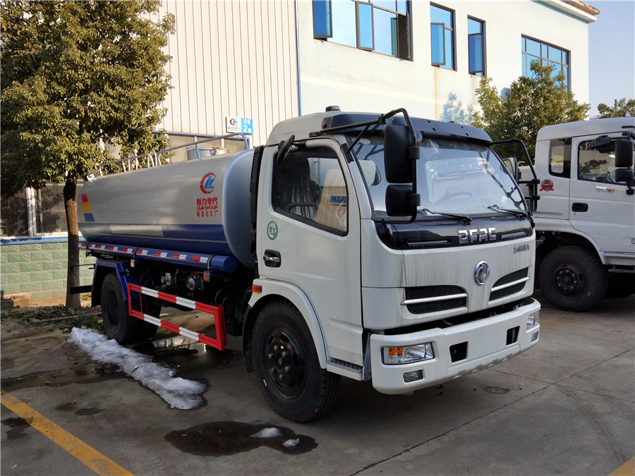 東風福瑞卡灑水車車頭45度.jpg