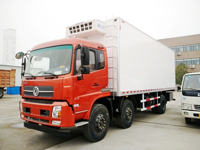 東風(fēng)天錦小三軸8.6米冷藏車 3.jpg