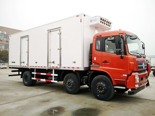 東風(fēng)天錦小三軸8.6米冷藏車 2.jpg